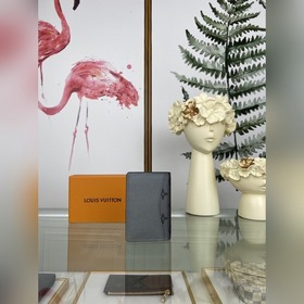 LV Карманный кошелек Модель M30837 Карманный кошелек  Этот карма