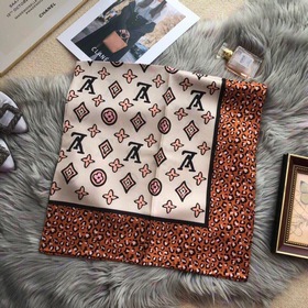 Louis Vuitton - LV Классическая серия из шелка с классическим лео