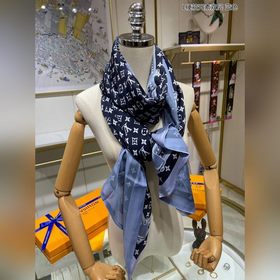 LV L Жесткий чемодан с элементами Двухслойный шелковый шарф 100