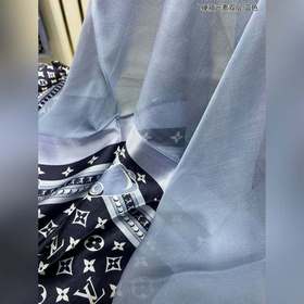 LV L Жесткий чемодан с элементами Двухслойный шелковый шарф 100