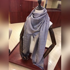 Louis Vuitton Серый серебряными нитями Классический квадратный ша