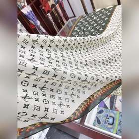 Длинный шарф из шелка серебряным узором LV. 100% шелк высшего кач
