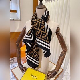 Классический шарф Fendi с узором виде старинного логотипа. Высоко