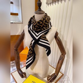 Классический шарф Fendi с узором виде старинного логотипа. Высоко