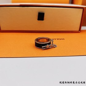 LV COLORS Кольцо с черным цветом Яркая эмаль сочетается с блестящ