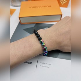 Браслет с бусинами Lv