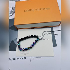 Браслет с бусинами Lv