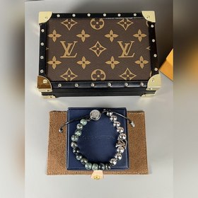 Браслет LV Monogram Beads Сочетание различных материалов подчерки