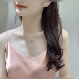 LV Iconic Серьги Серьги Кристаллы, инкрустированные в буквы брен