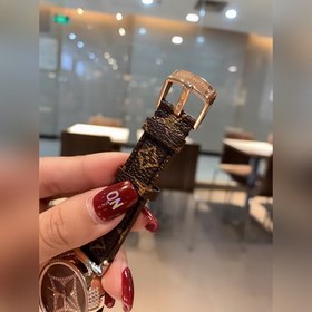LV Louis Vuitton кварцевые часы для женщин Очень популярны среди 