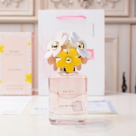Название бренда： Marc Jacobs Розовый нежный аромат Daisy Eau So