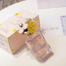 Название бренда： Marc Jacobs Розовый нежный аромат Daisy Eau So