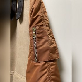 Mcqueen &nbsp; Короткая куртка из кожи меха Эта модель изгото