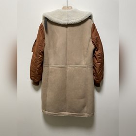 Mcqueen &nbsp; Короткая куртка из кожи меха Эта модель изгото