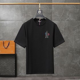 Moncler С круглым вырезом и короткими рукавами Эта модель Moncl