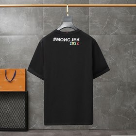 Moncler С круглым вырезом и короткими рукавами Эта модель Moncl