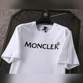 Moncler С круглым вырезом и короткими рукавами Футболка должна