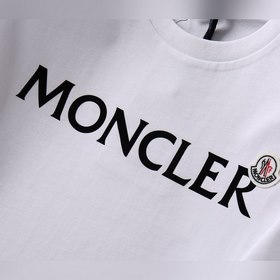 Moncler С круглым вырезом и короткими рукавами Футболка должна 