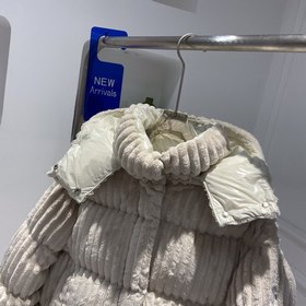 Moncler Вельветовый короткий пуховик с капюшоном Цвет： бежевый, б