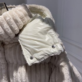 Moncler Вельветовый короткий пуховик с капюшоном Цвет： бежевый, б