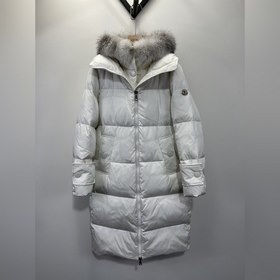 Moncler &nbsp;Длинная куртка из лисьего меха с двумя карманам