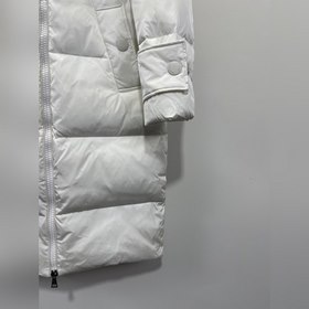 Moncler &nbsp;Длинная куртка из лисьего меха с двумя карманам