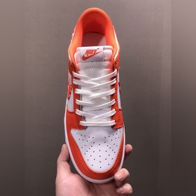 Nk Dunk Low Cashew White Orange SB с разорванной сеткой на носке,