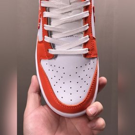Nk Dunk Low Cashew White Orange SB с разорванной сеткой на носке,