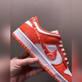 Nk Dunk Low Cashew White Orange SB с разорванной сеткой на носке,