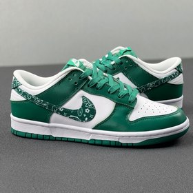 NIKE Dunk Бело-зеленые кроссовки Цветовая гамма： белый и зеленый.