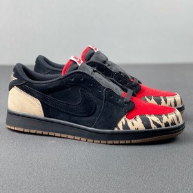 SoleFly × Air Jordan 1 Retro Low, черно-красный, с рисунком шкуры