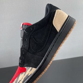 SoleFly × Air Jordan 1 Retro Low, черно-красный, с рисунком шкуры
