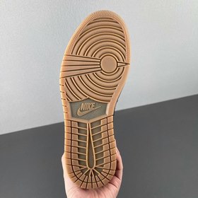 SoleFly × Air Jordan 1 Retro Low, черно-красный, с рисунком шкуры