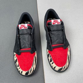 SoleFly × Air Jordan 1 Retro Low, черно-красный, с рисунком шкуры