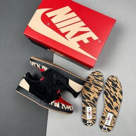 SoleFly × Air Jordan 1 Retro Low, черно-красный, с рисунком шкуры