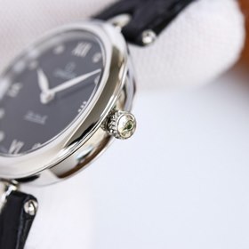 Часы Omega Seamaster «Dewdrop» сочетают в себе изящный дизайн и э