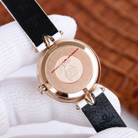Часы Omega Seamaster «Dewdrop» сочетают в себе изящный дизайн и э
