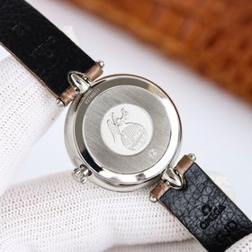 Часы Omega Seamaster «Dewdrop» сочетают в себе изящный дизайн и э