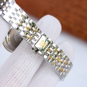 Часы Omega De Ville Lady с циферблатом диаметром 27,4 мм.  Оснащ