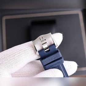 Ω OMEGA SEAMASTER (50-летняя серия) 300 м Коаксиальный, диаметр 4