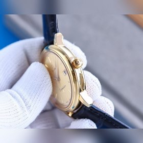 Часы Omega De Ville. Изящный и тонкий корпус в сочетании с лакони