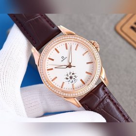 Новая модель Omega De Ville с ажурным циферблатом Изысканное соче