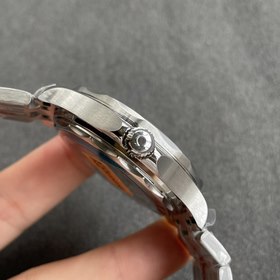 Часы Omega Seamaster 300M ( ) изготовлены из импортной стали 316L