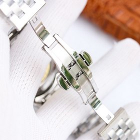 Часы Omega De Ville Элегантный тонкий корпус в сочетании с лакони