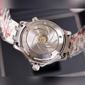 Ω OMEGA SEAMASTER (50-летняя серия) 300 м Коаксиальный, диаметр 4
