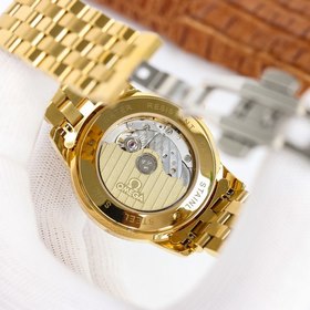 Часы Omega De Ville Элегантный тонкий корпус в сочетании с лакони