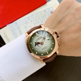 Panerai — эксклюзивные мужские часы с уникальным дизайном фаз Лун