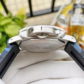 Panerai Submersible Verde Militare 47 мм Корпус изготовлен из угл