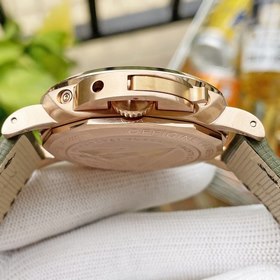 Panerai Submersible Verde Militare 47 мм Корпус изготовлен из уг