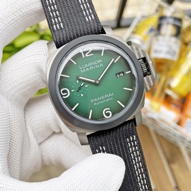Panerai Submersible Verde Militare 47 мм Корпус изготовлен из угл